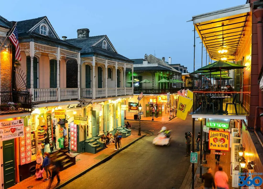 Lively New Orleans street scene at dusk